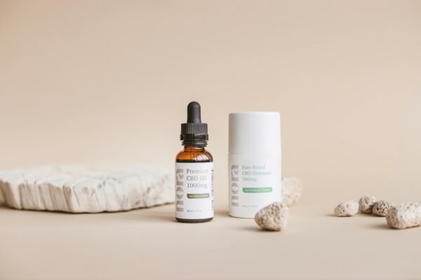 pexels-noratopicals-7038219 Sérum Visage à l’Acide Hyaluronique (Hydratation + Éclat)